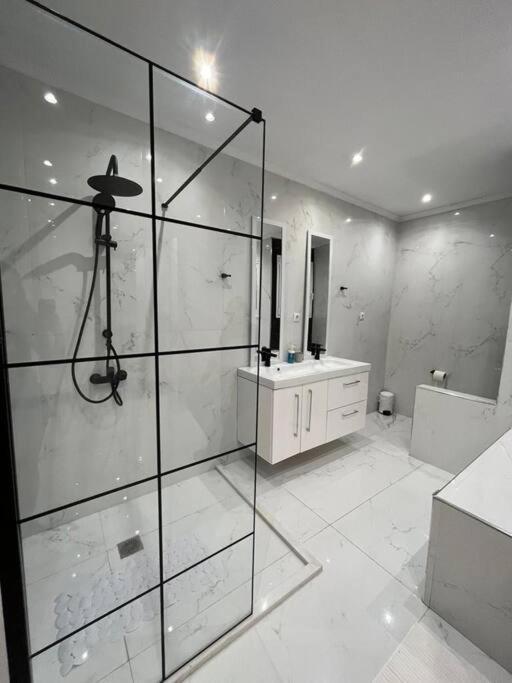 Acropolis Casa 2Bdr/2Bthr W/Hot Tub-3Mins To Plaka Apartment Athens Exterior photo