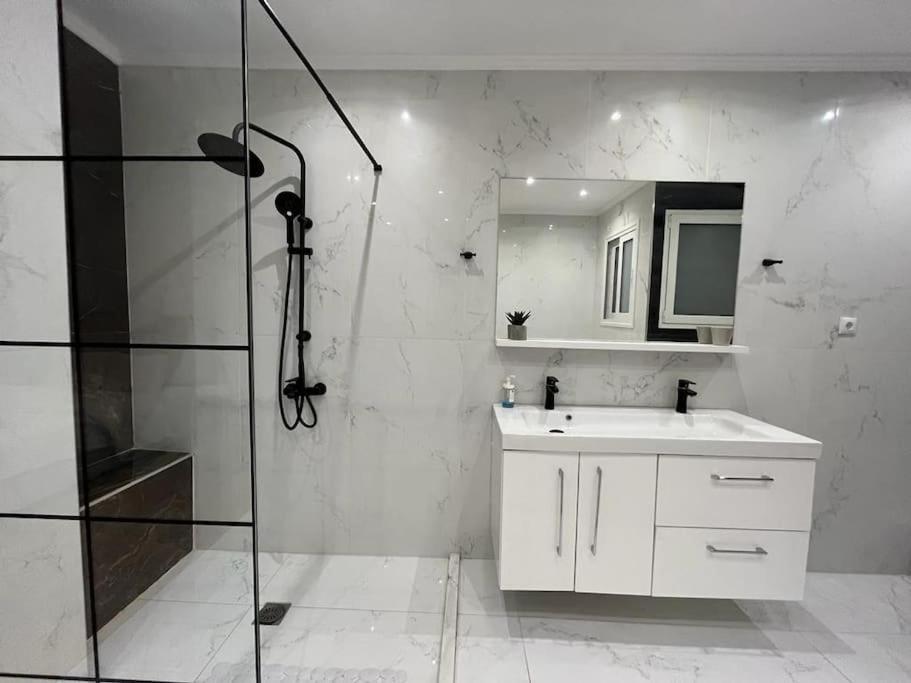 Acropolis Casa 2Bdr/2Bthr W/Hot Tub-3Mins To Plaka Apartment Athens Exterior photo